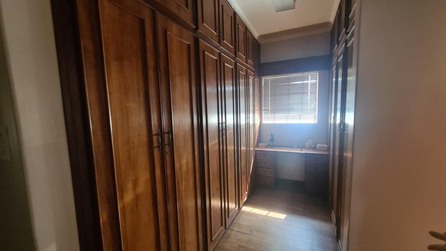 5 Bedroom Property for Sale in Wilgeboom A H North West